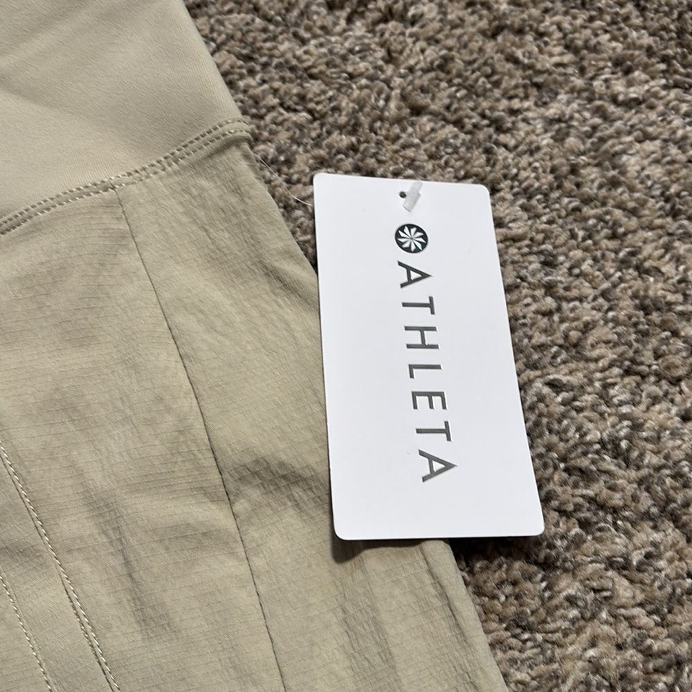 Athleta Trekkie North Short size 18 NWT - Picture 2 of 4